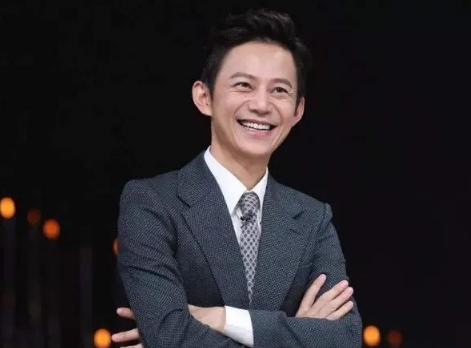 他是何炅圈内唯一的“仇人”，节目全程黑脸，