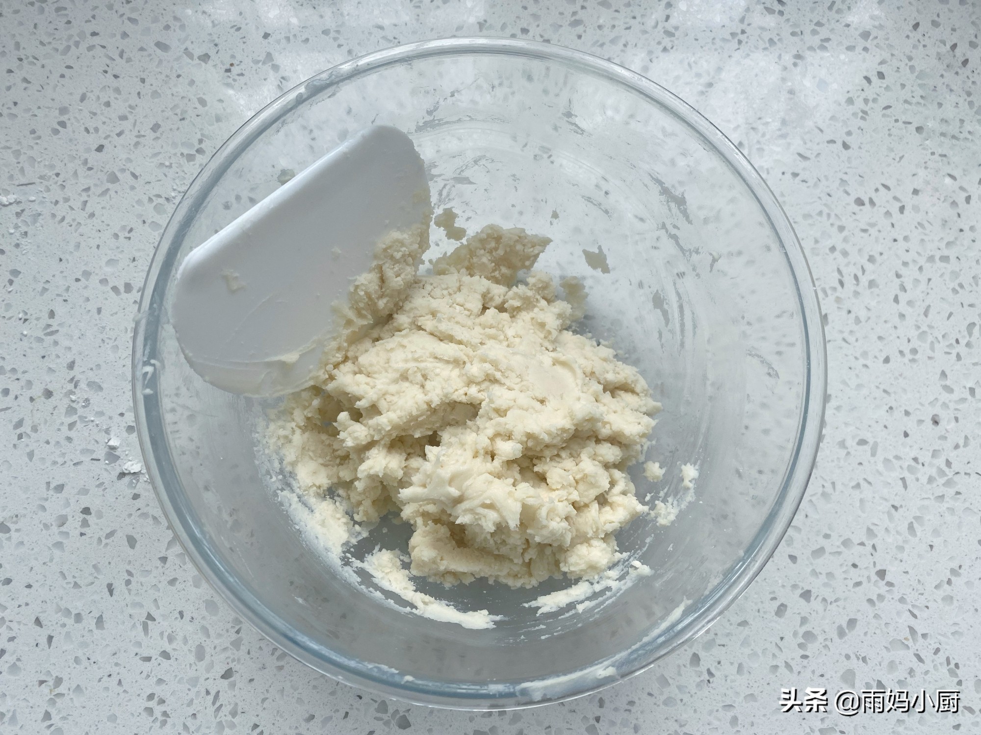 70岁老妈爱吃的绿豆饼，在家就能做，外酥里香又清甜，解暑必备