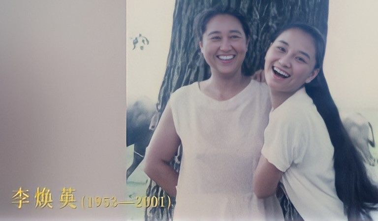 贾玲和逝世妈妈合照曝光，李焕英露庐山真面目，网友：妈妈好爱笑