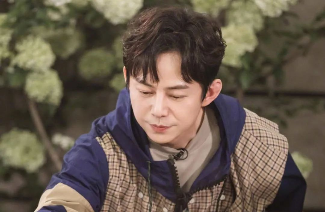 何炅这个明星不好当：说错话被指“双标”，道