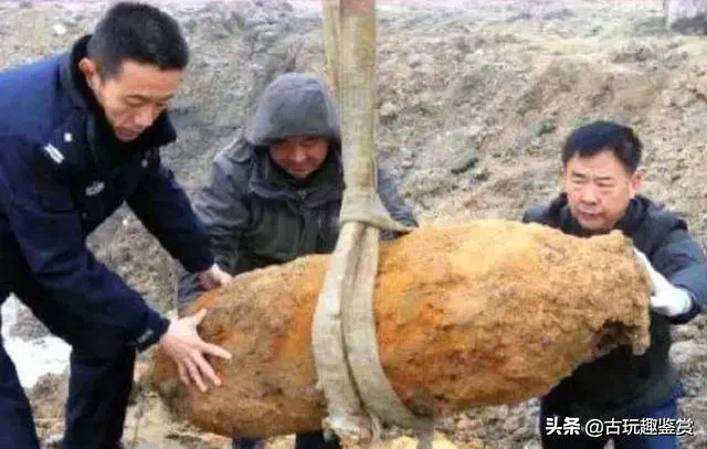 四川农村特大发现，工人施工挖出“炸弹”，专家看后却乐开了花