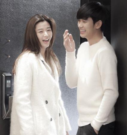 40岁全智贤近照曝光！休闲服穿出高级感，状态绝