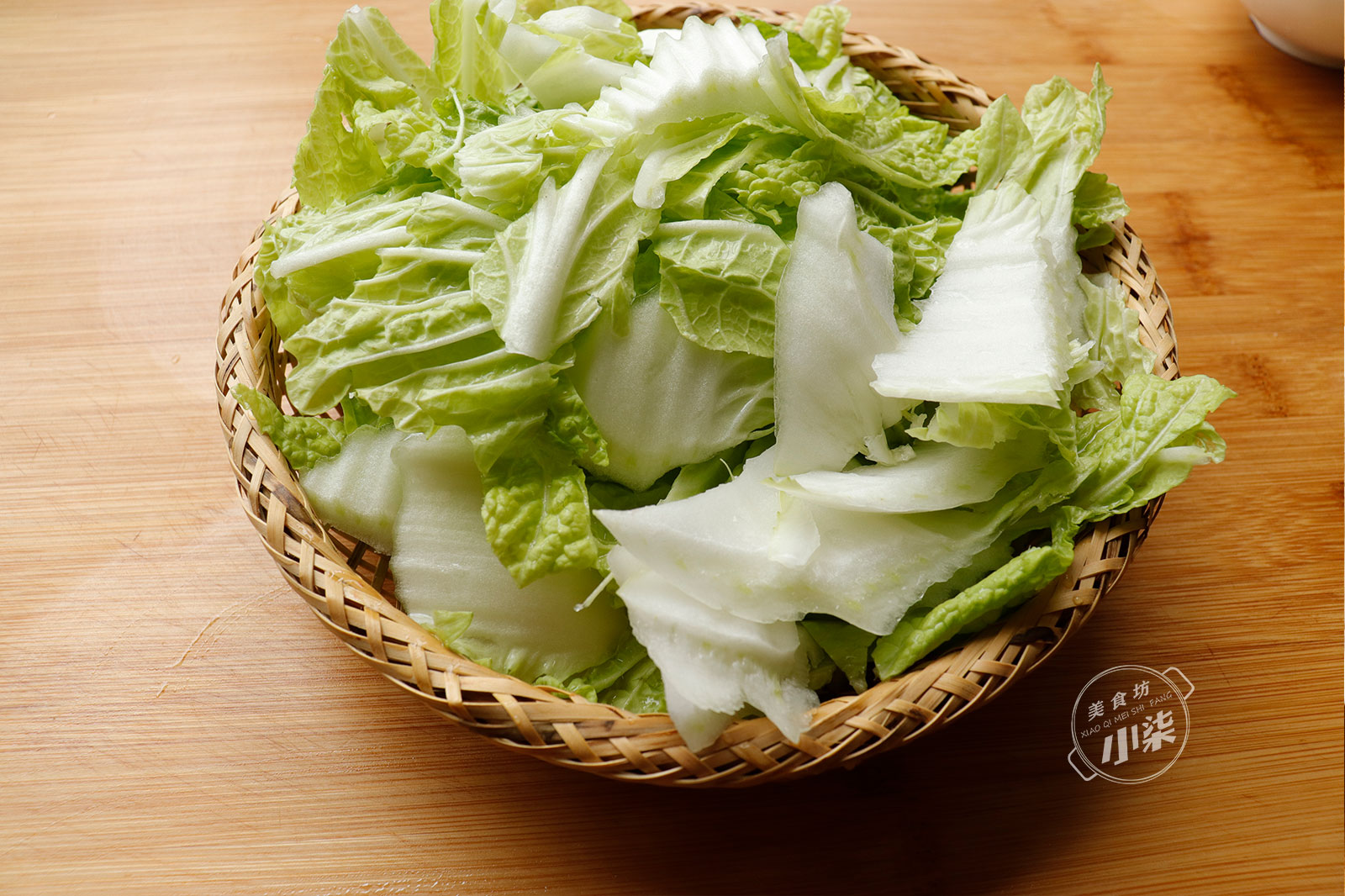 天冷，燉一鍋白菜粉條吃才過癮，吃完全身冒汗，好吃連湯汁也不剩