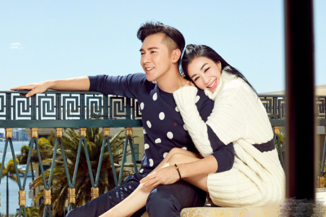 张伦硕为老婆庆生甜喊对方15岁人鱼公主，50岁钟丽缇皮肤水嫩