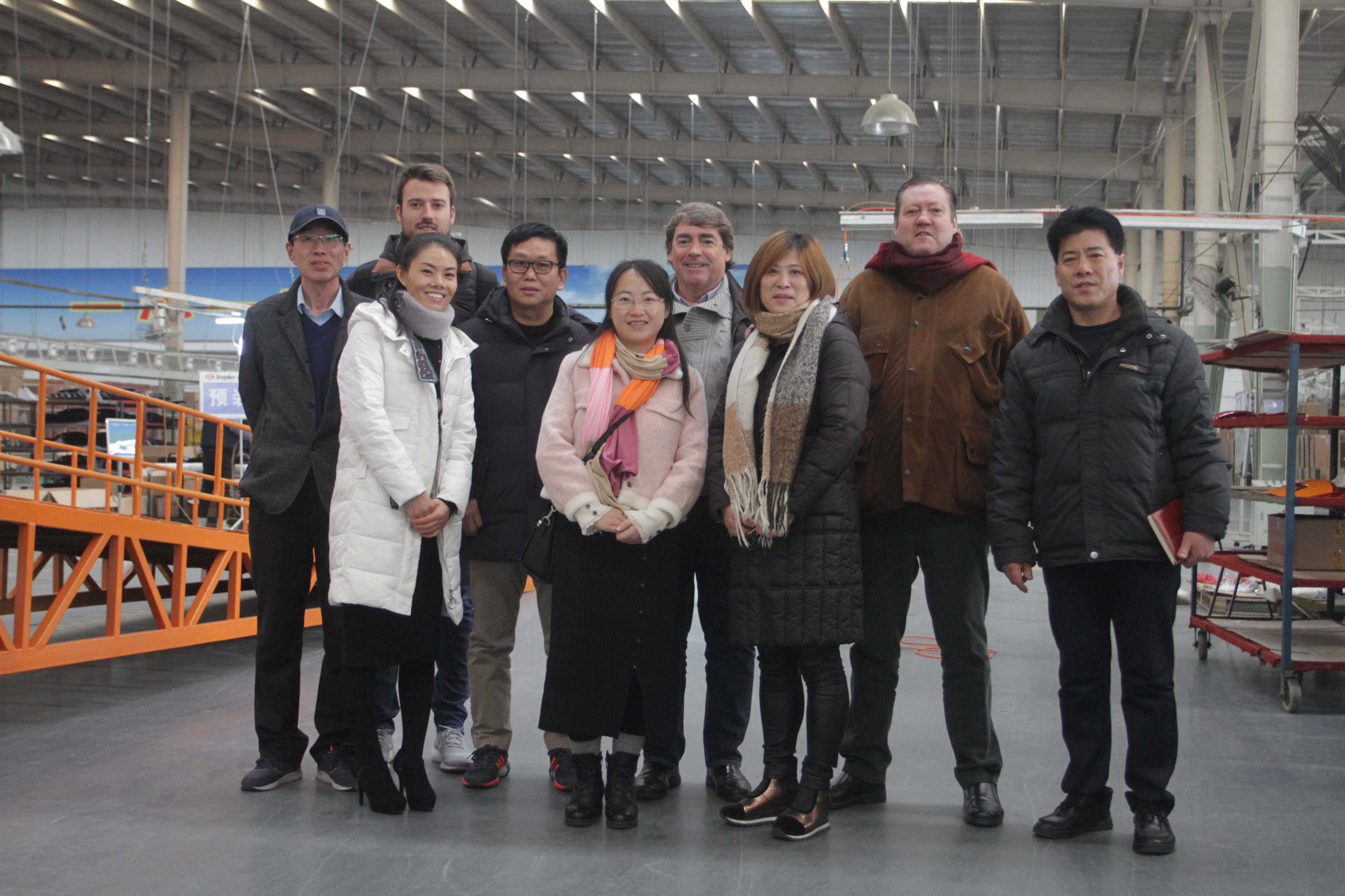 抢占欧洲市场，西班牙客户来公司洽谈老年代步车项目！开天乐电动
