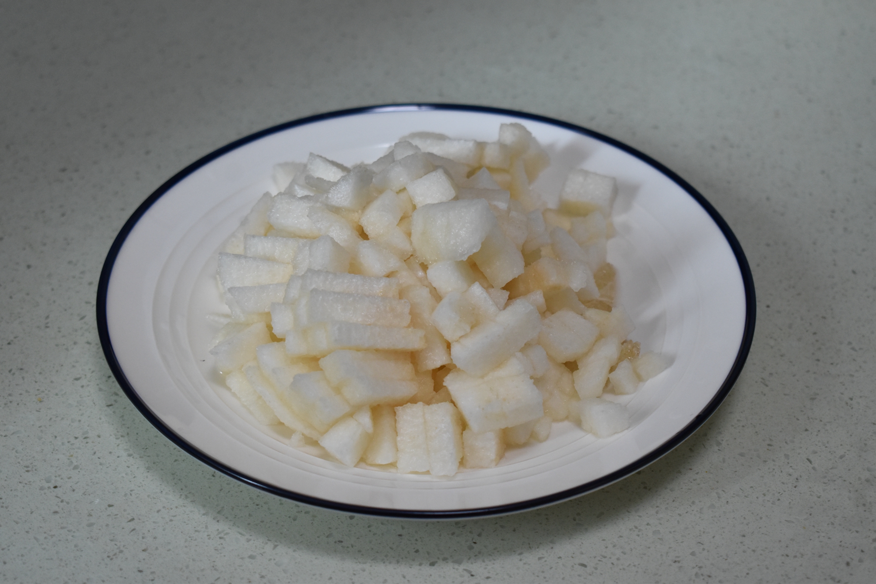 一把冰糖一个雪梨，简单几步做好这糕点，清甜软糯，滋润防秋燥