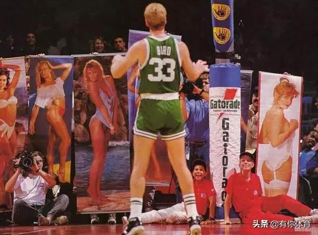 字母哥罚球球迷计数，盘点NBA搞笑的罚球干扰手段