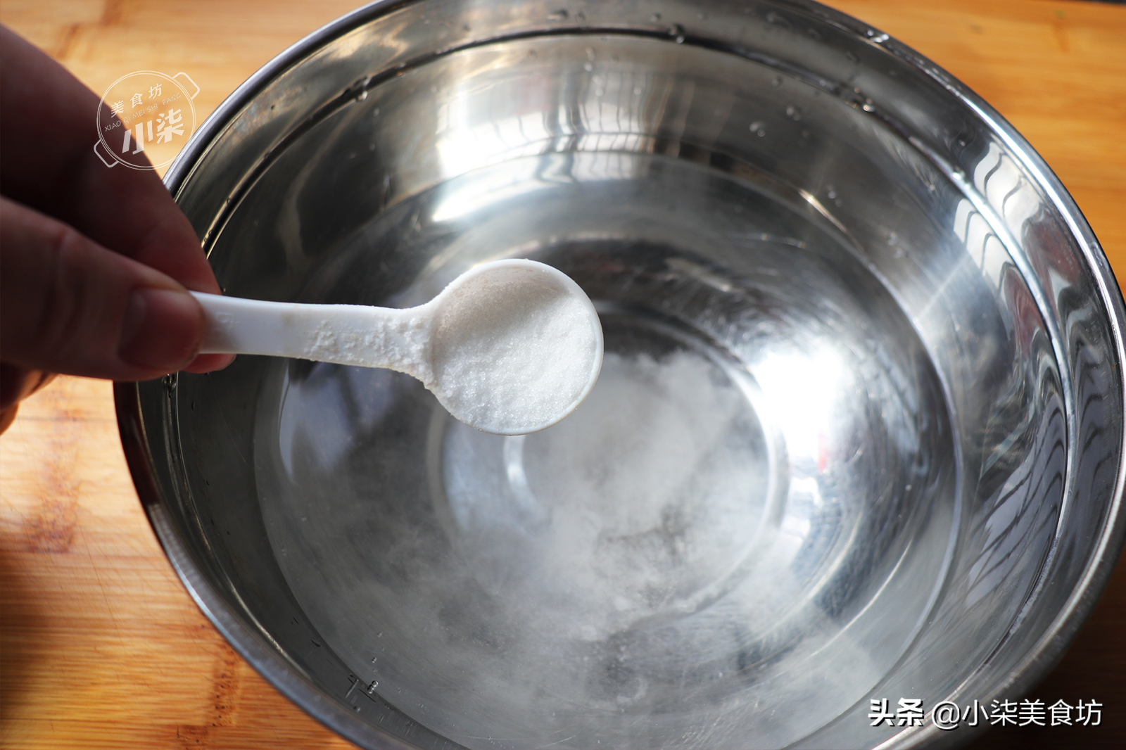 饅頭吃不完別直接放冰箱，教你2個訣竅，放一個月都新鮮不干硬