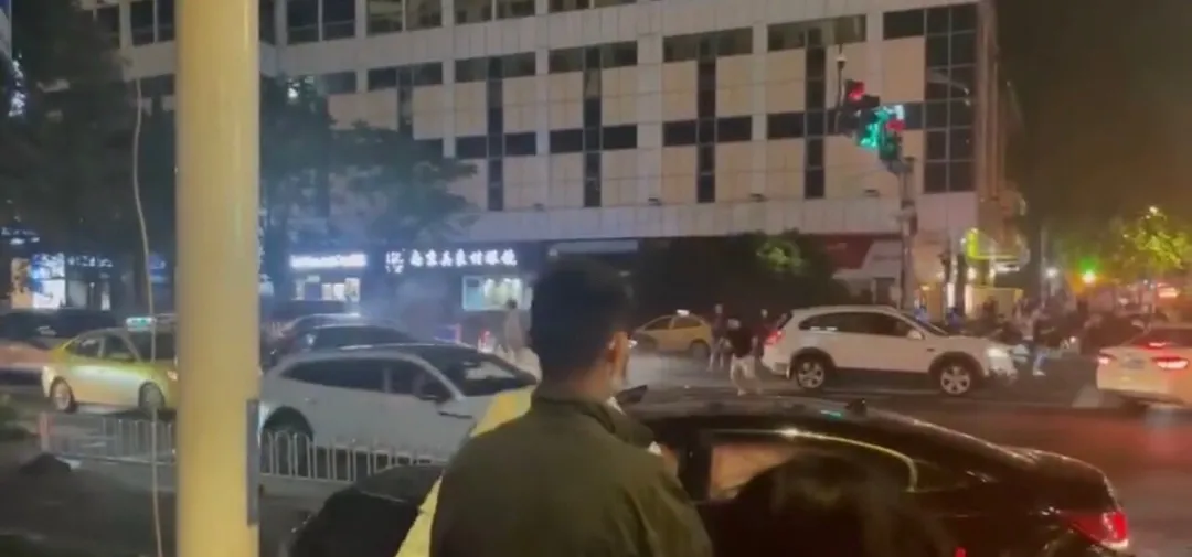 南京新街口惨案后续，现场详情被曝光：看到了婚姻里最恐惧的一幕