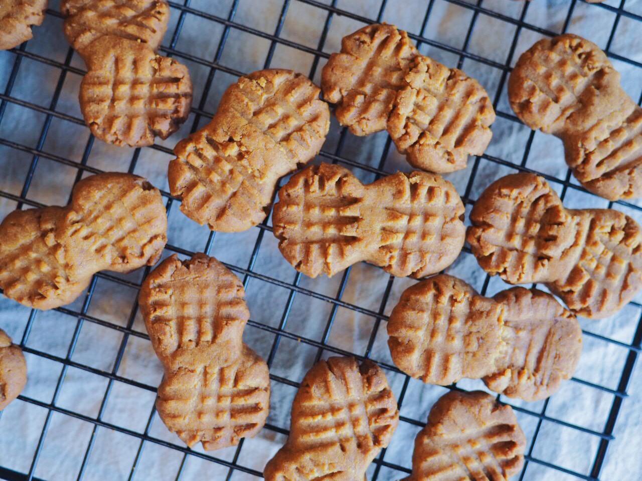 想吃花生酱不用买，5块钱自制一大瓶，纯正无添加，还能做曲奇