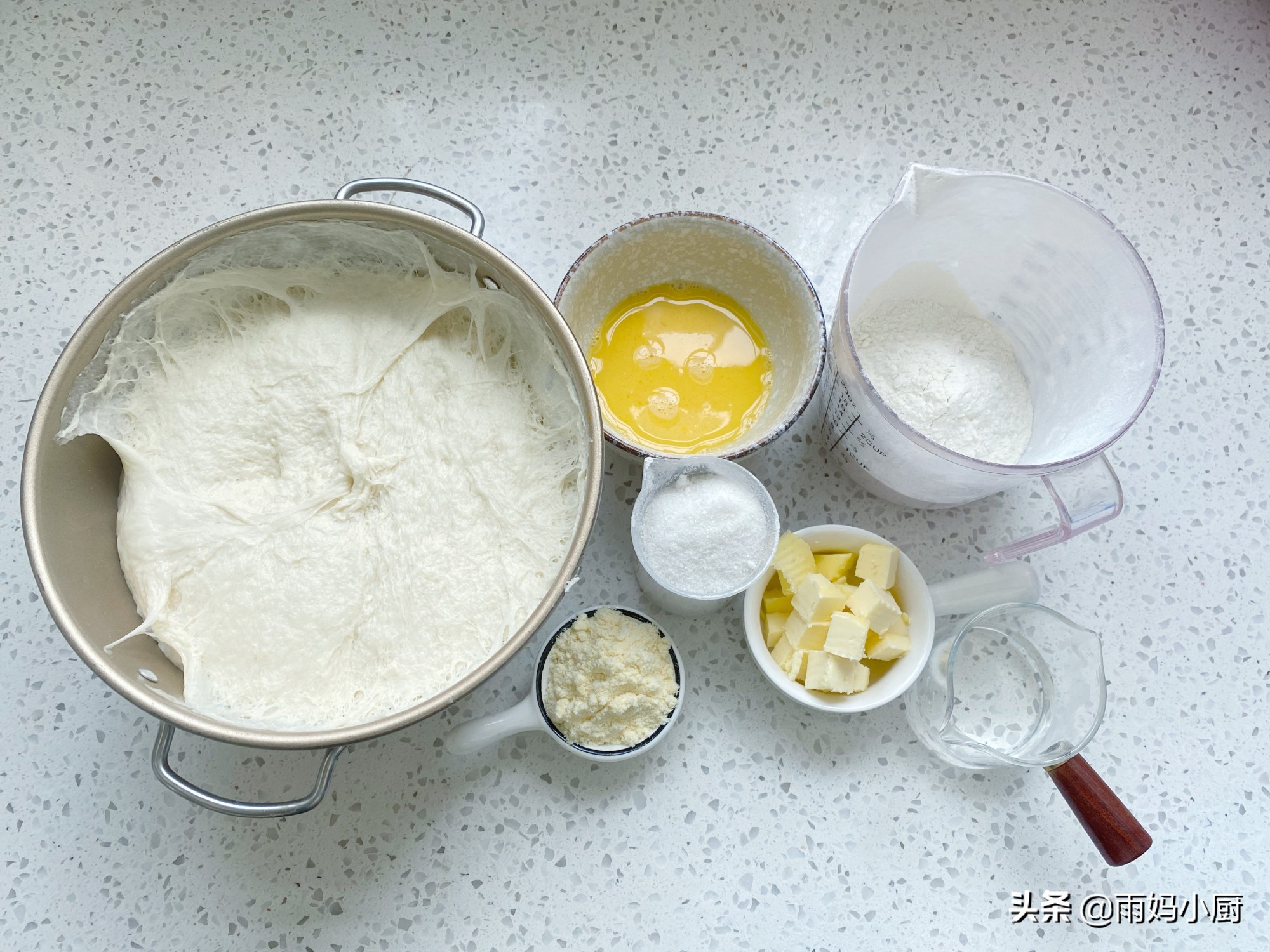 做过的面包里，最松软的就是奶排包，组织细腻又拉丝奶香味十足