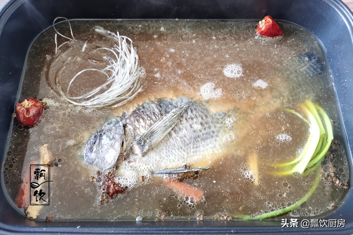 寒冷的冬天，在家做魚鍋很簡單，湯鮮味美，營養又溫暖，太喜歡了