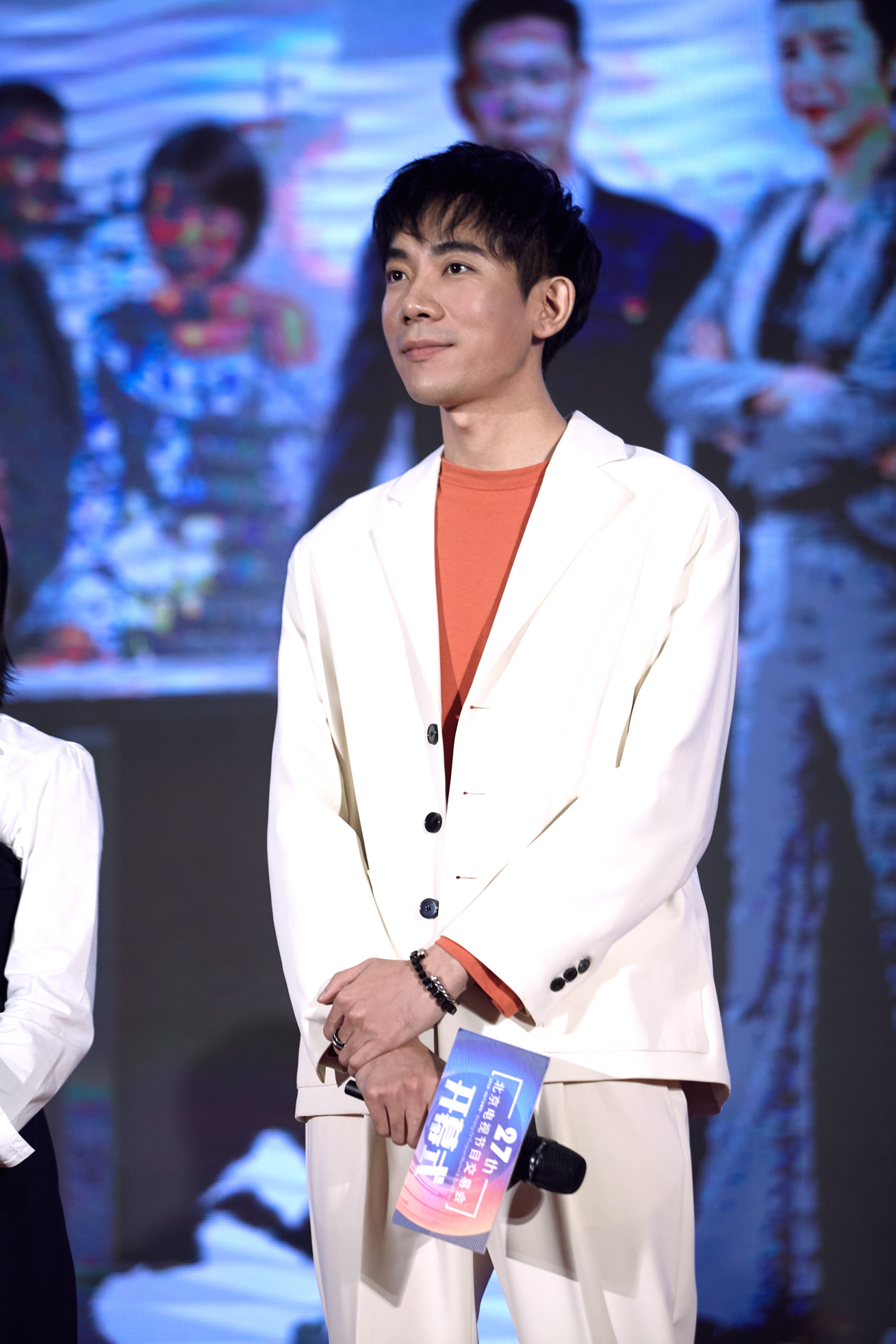 现实主义题材剧《权与利》亮相秋交会蒋雯丽郭晓东携手&ldquo;暖民心&rdquo;