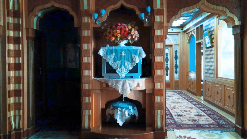 Travel Notes in Xinjiang: I was attending a Uzbek wedding, but I saw a luxury hotel in Kashgar