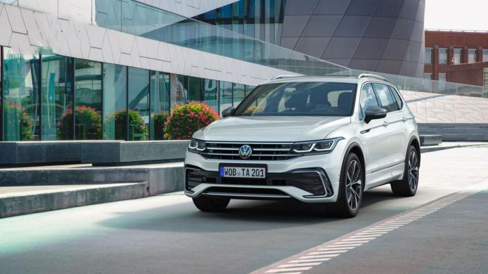 tiguan allspace在外部更新包括新的18英寸合金輪轂,矩陣led大燈,前