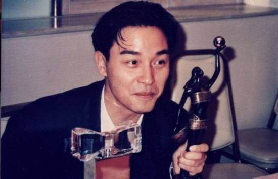 张国荣一生正大光明，却被媒体抓着不放，离开