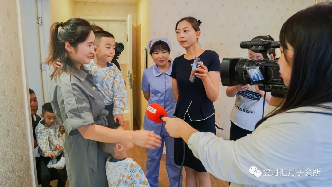 欢迎五年前金月汇单卵三胞胎宝宝回家
