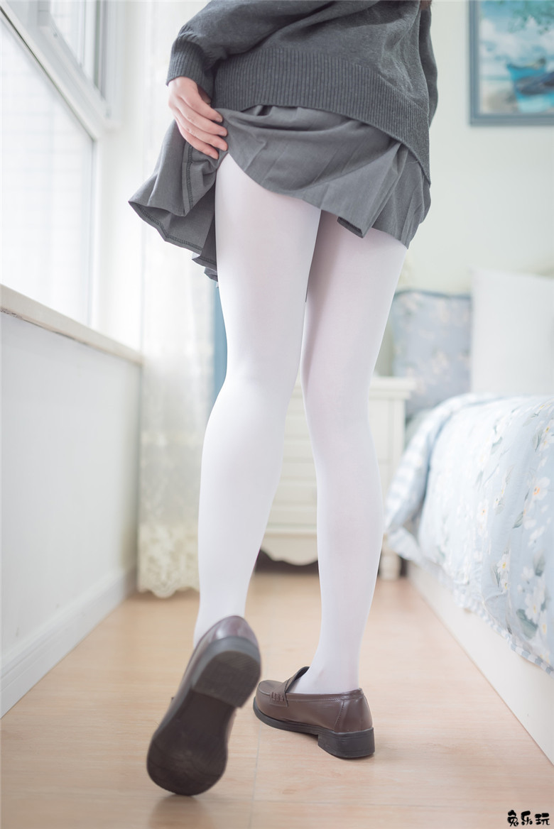 纯洁的JK白丝美腿