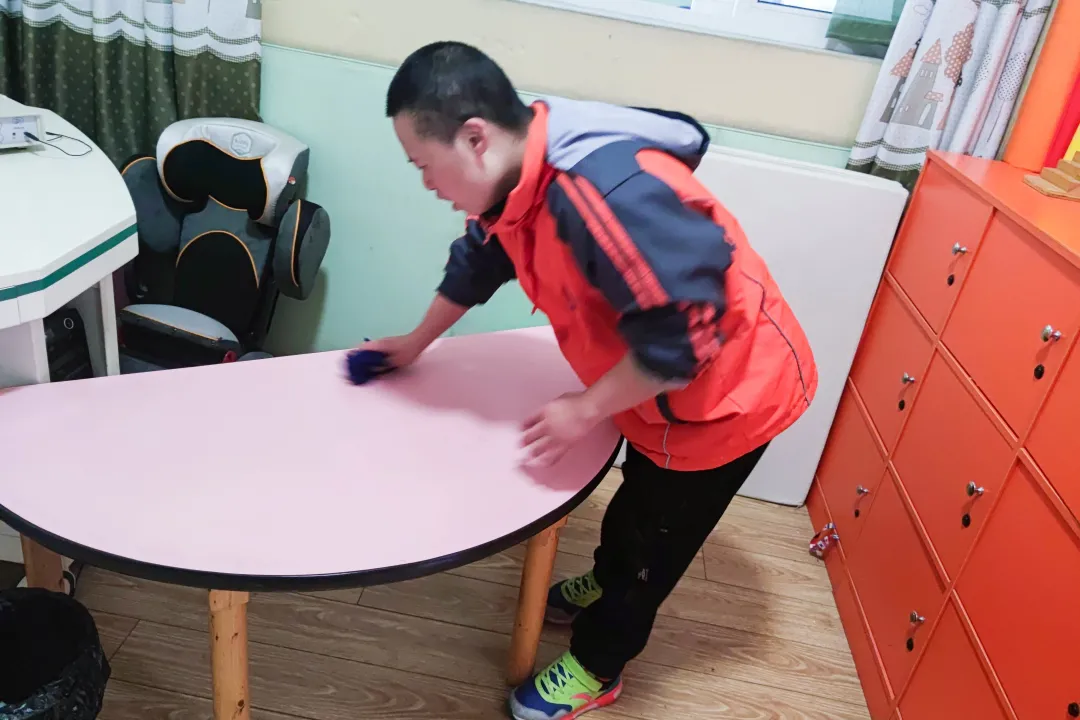 成都市双流区特殊教育学校开展爱国卫生运动