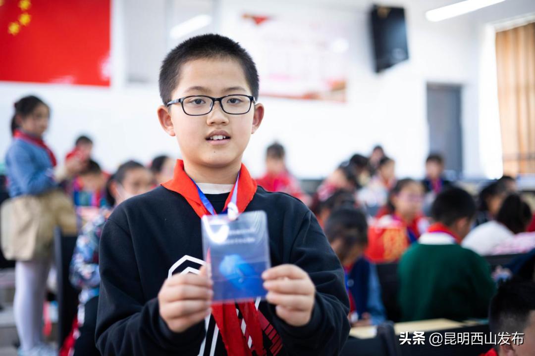 西山區(qū)棕樹營小學(xué)小記者站成立暨授牌儀式(圖7) 西山區(qū)棕樹營小學(xué)小記者站成立暨授牌儀式(圖7)