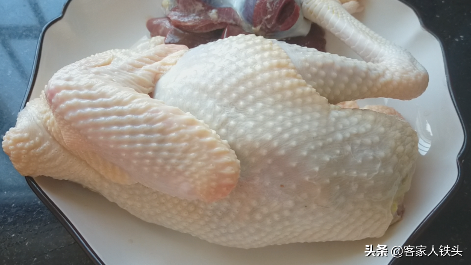 入秋后吃鸡，试试客家一道温补油水鸡做法，肉香汤鲜，好吃又简单