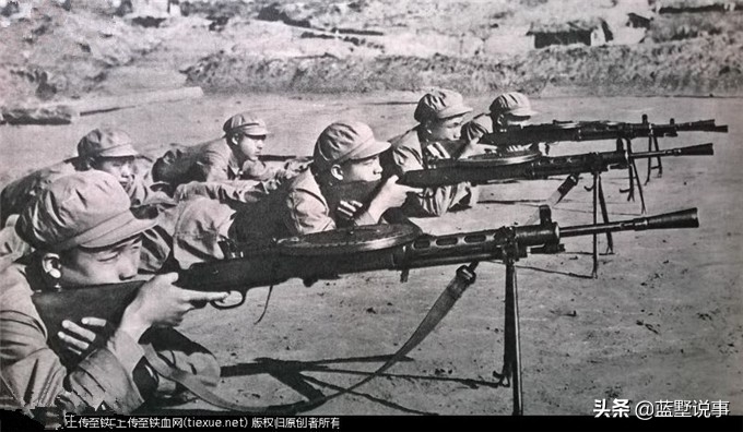 老照片记录，朝鲜战争结束后留在朝鲜的志愿军