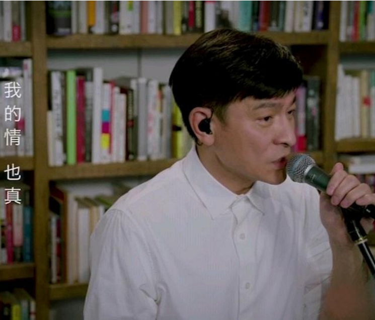 59岁刘德华现身容貌大变，脸塌成国字脸，网友：天王也到花甲之年
