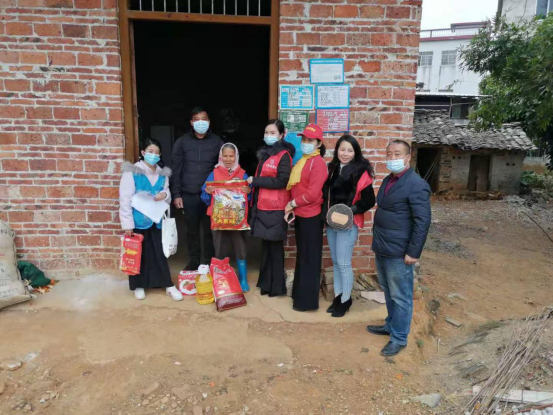 广西横县：节前慰问暖人心 贴心关爱显真情