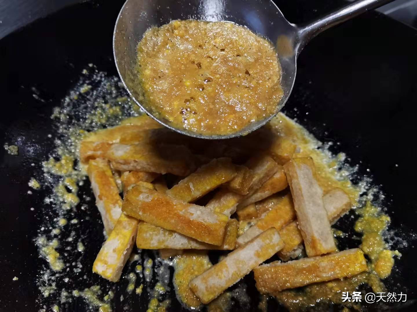 在家也能轻松做出广东名菜蛋黄焗南瓜，详细经验干货做法，收藏了