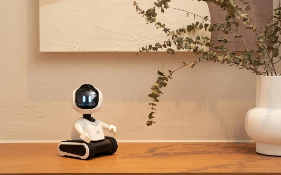 领养一个家庭新成员吧！萤石CS-RK2儿童陪护机器人体验