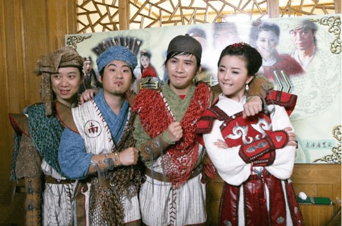 被杜淳追求，38天闪婚闪孕，被迪士尼封杀，黄小