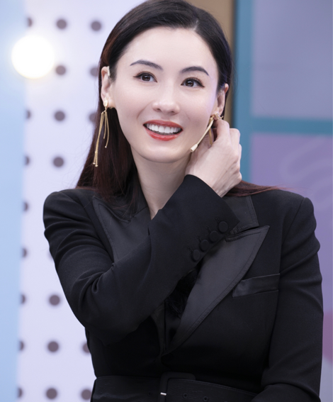 9位当红女星素颜照曝光，王鸥发际线高被嘲苍老，网友：像变脸