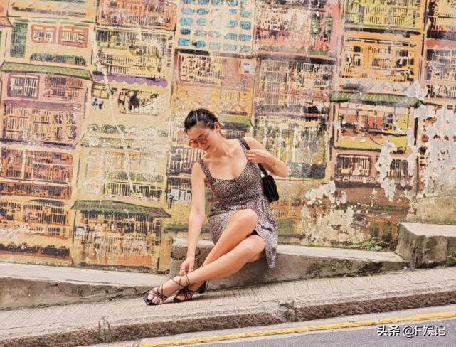 陈豪放假与老婆子女度假享受家庭乐 当摄影师为太太拍下很多美照