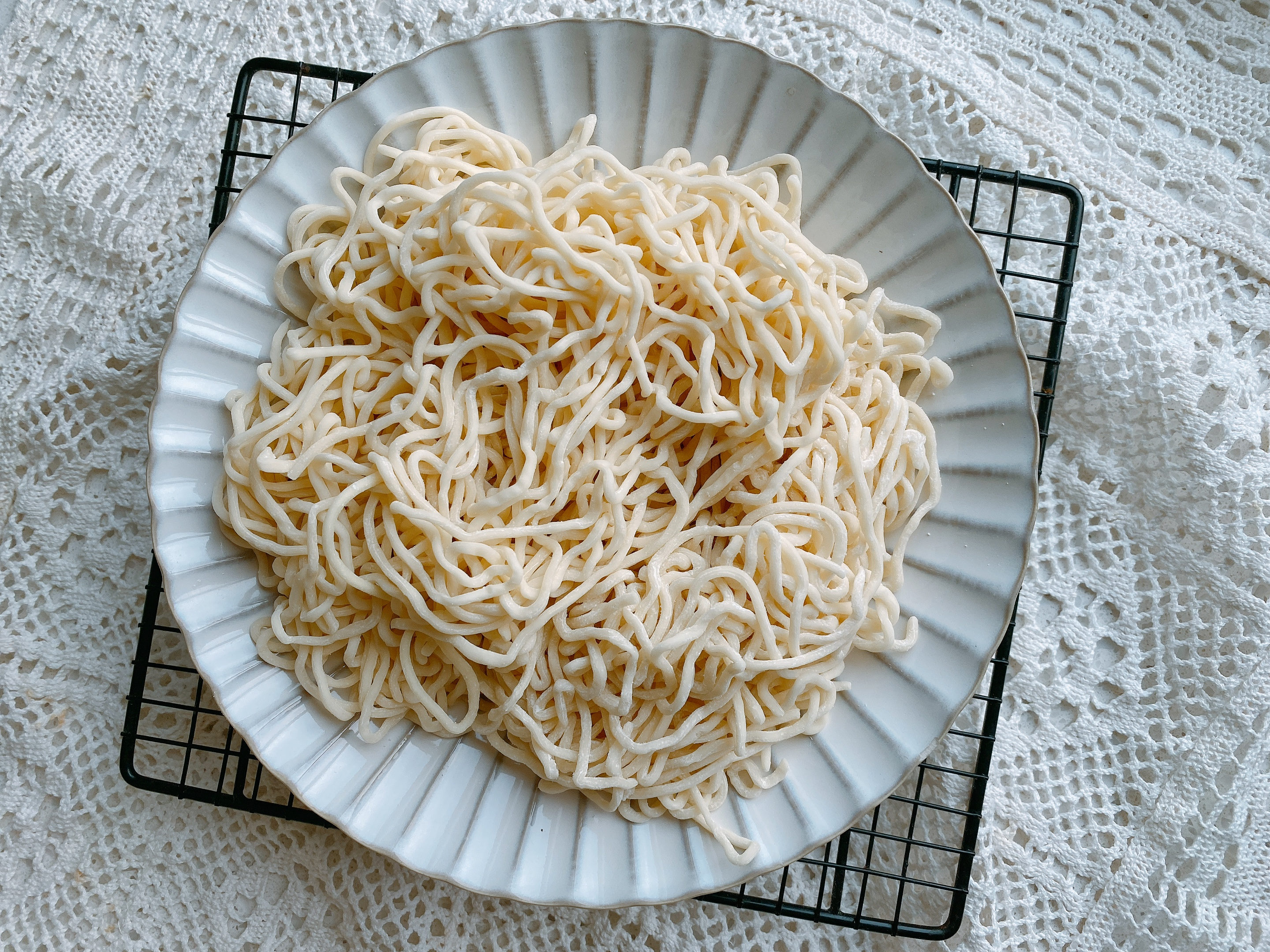 夏天馋这口凉拌面，掌握秘诀“321”，面条不粘连，爽滑筋道入味