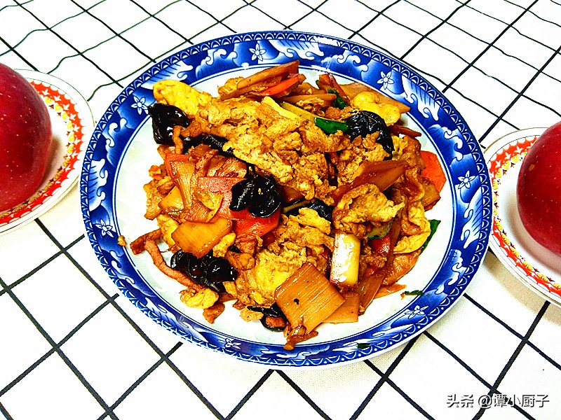 这是道传统鲁菜，山东16个地市的做法都不相同，淄博这样做，真香