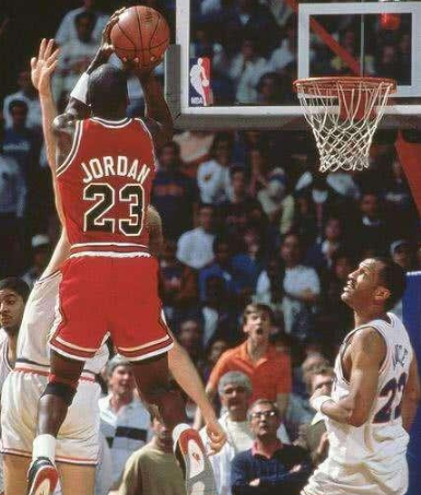 喬丹的身體天賦有多恐怖？投籃隨便平筐，關鍵還能在「空中走步」！-黑特籃球-NBA新聞影音圖片分享社區