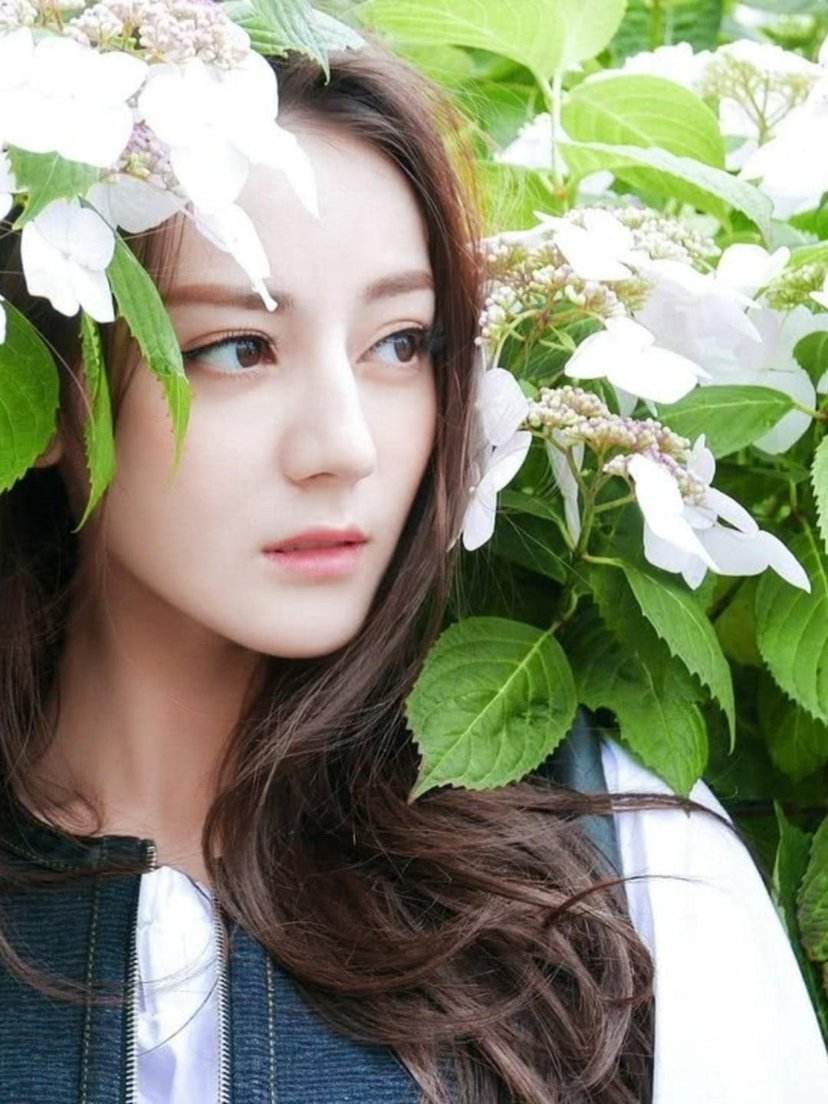 艺人新媒体指数：王一博第三名肖战第四迪丽热巴第六杨紫第七名