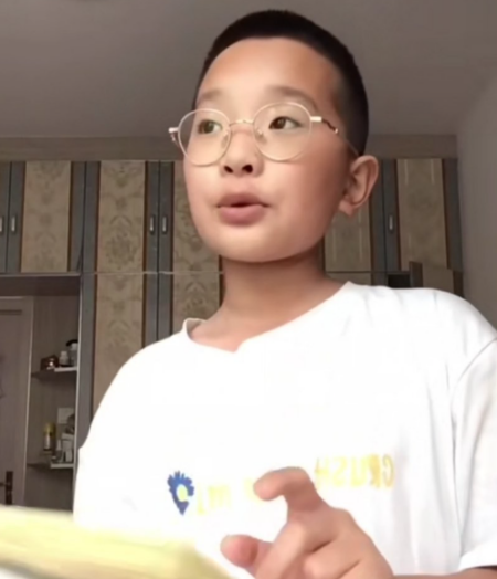 刚走红就凉了？模仿老师东北男孩回应被约谈：谣言，会继续更新
