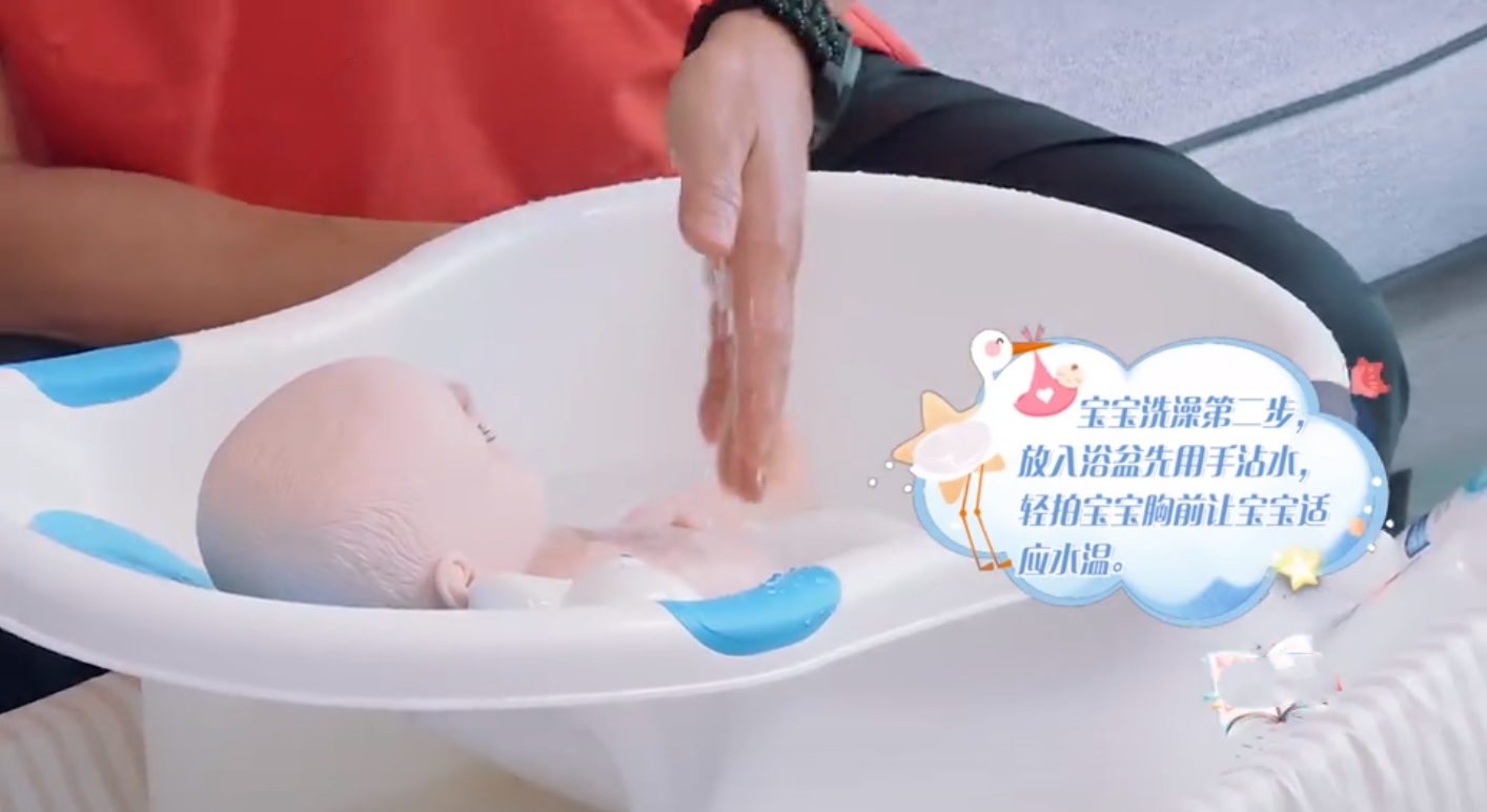 陳小春奶爸模擬考試，脫不下娃娃和尚服說別生了，應采兒說太遲了