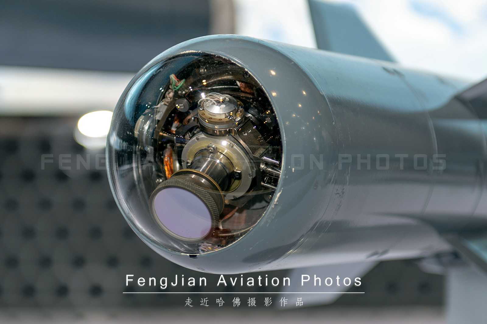 中国空军公开首款国产双模制导炸弹，直接跨代进入世界领先行列