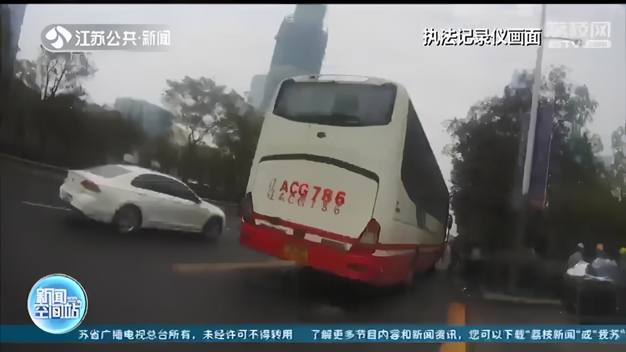 花数千元租大客车从河北邢台来南京 没想到这车全套手续都是伪造的