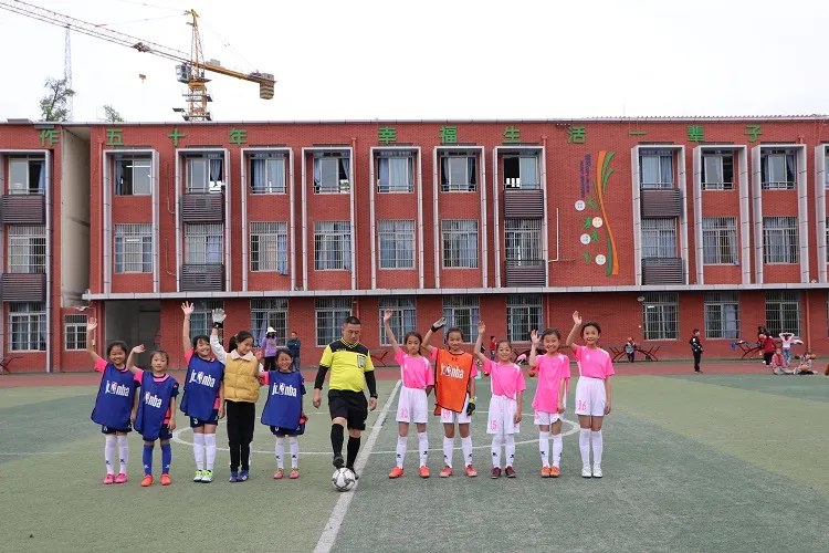 贺丨双流区彭镇小学足球队在区级足球联赛中提前锁定小组全部出线