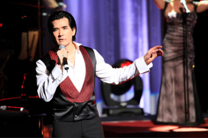 首个在春晚蹦迪的男明星，爆红后惨遭“封杀”？费翔的成名始末