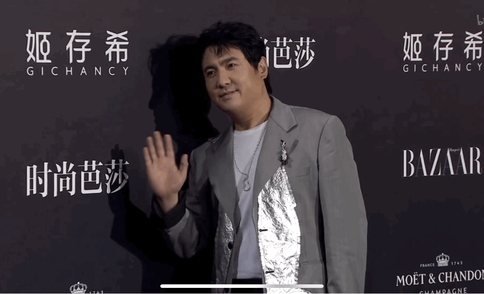 谢霆锋穿棉袄、杨颖杨紫冷得发抖、朱珠挺孕肚