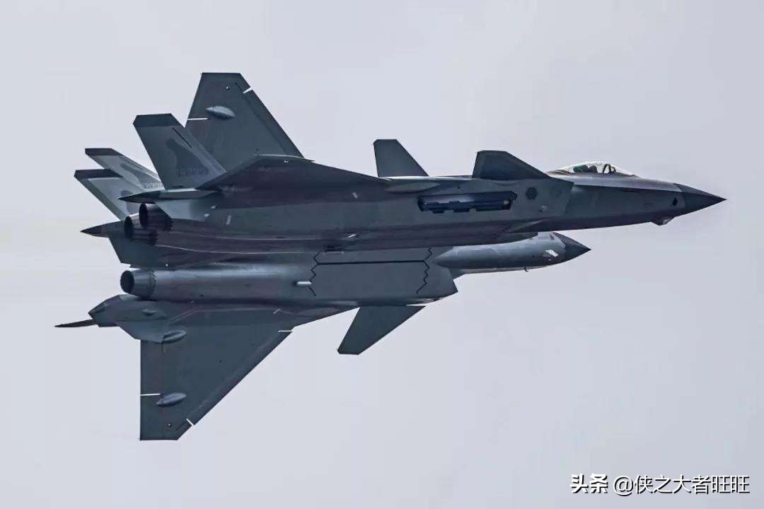 中国成功研发出了第五代战斗机，空军实力追上美国了？想太多
