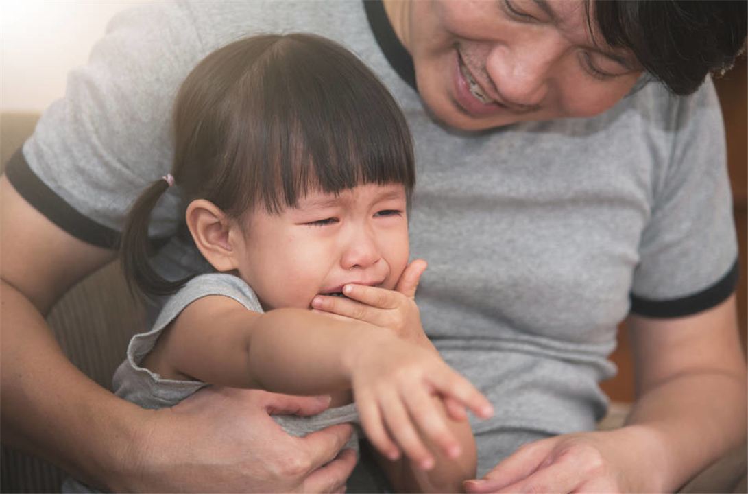 孩子遇事爱哭，针对“爱哭体质”的孩子，家长用这种方法很奏效