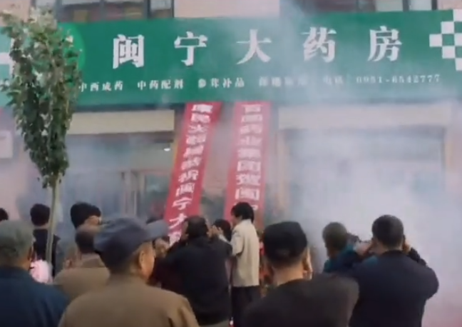 马得福|《山海情》大结局 马得福老婆产子水花老公截肢后重新站起来了