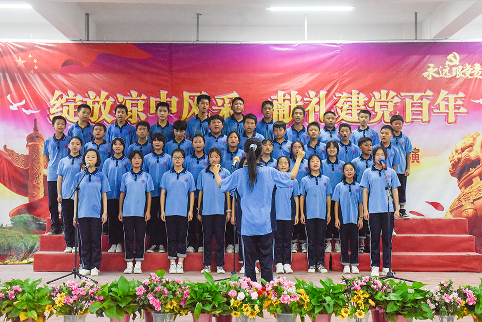 沅陵涼水井鎮(zhèn)中學(xué):舉辦建黨100周年紅歌比賽(圖10) 沅陵涼水井鎮(zhèn)中學(xué):舉辦建黨100周年紅歌比賽(圖10)