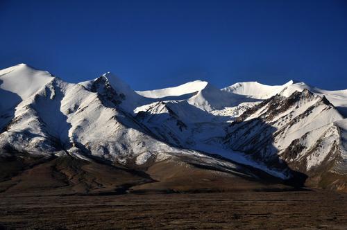 昆仑山地狱之门的称号,有的人就信以为真了
