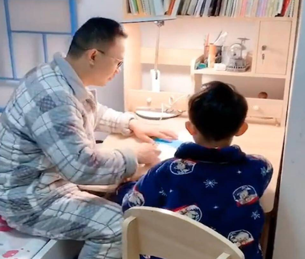 孩子作业没写完，该“熬夜写”还是“早起补”？学霸做法值得借鉴
